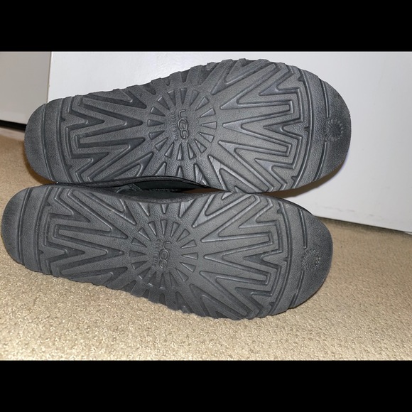Women’s UGG Classic Short II Black Boots, Size 9 - Picture 6 of 6